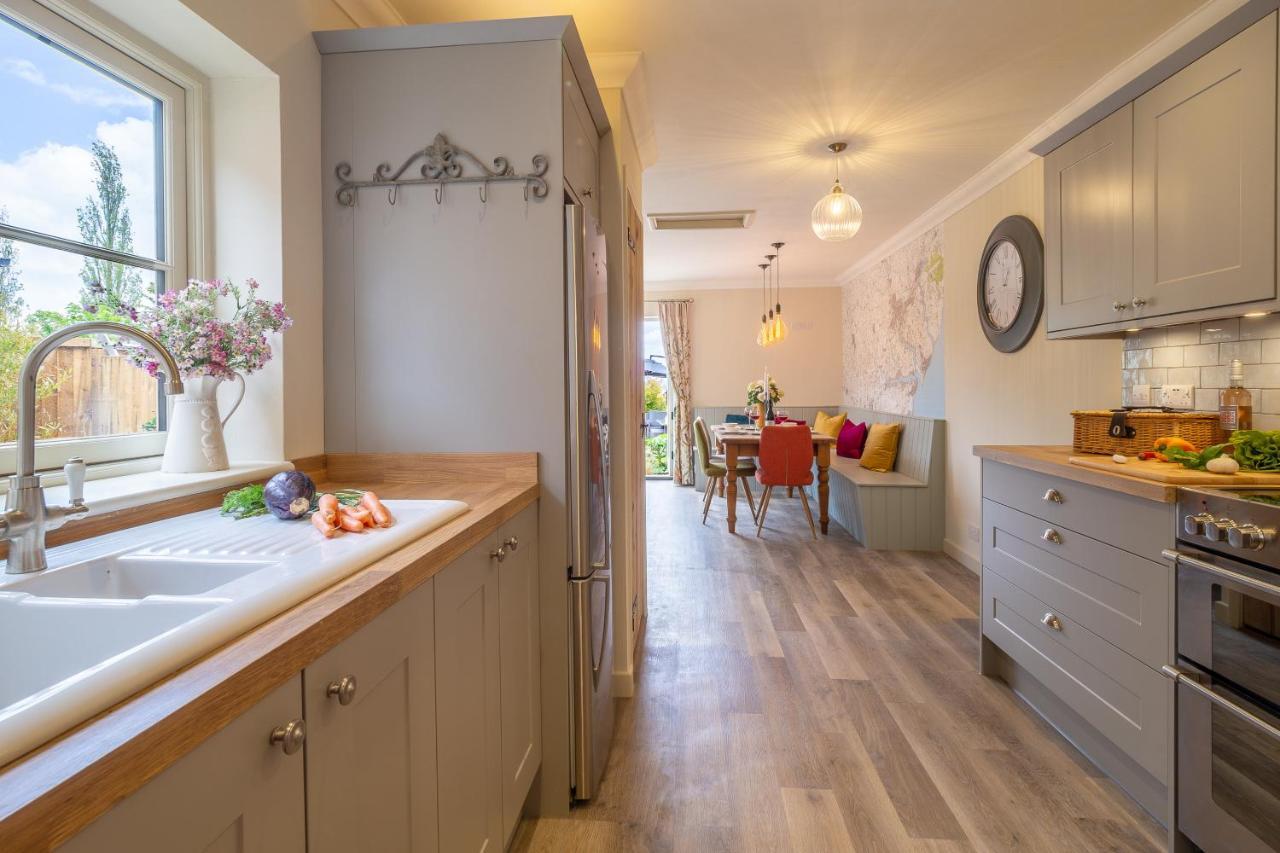 Immaculate Luxury Retreat In Pretty Village With Great Pubs - Box Valley Cottage 스톡바이네이랜드 외부 사진
