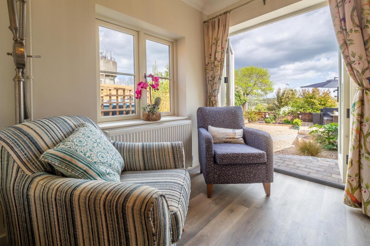 Immaculate Luxury Retreat In Pretty Village With Great Pubs - Box Valley Cottage 스톡바이네이랜드 외부 사진