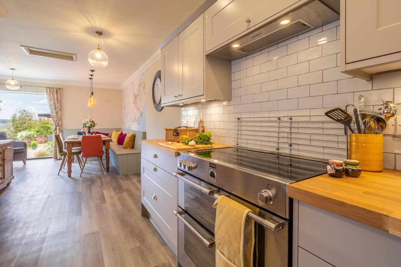 Immaculate Luxury Retreat In Pretty Village With Great Pubs - Box Valley Cottage 스톡바이네이랜드 외부 사진