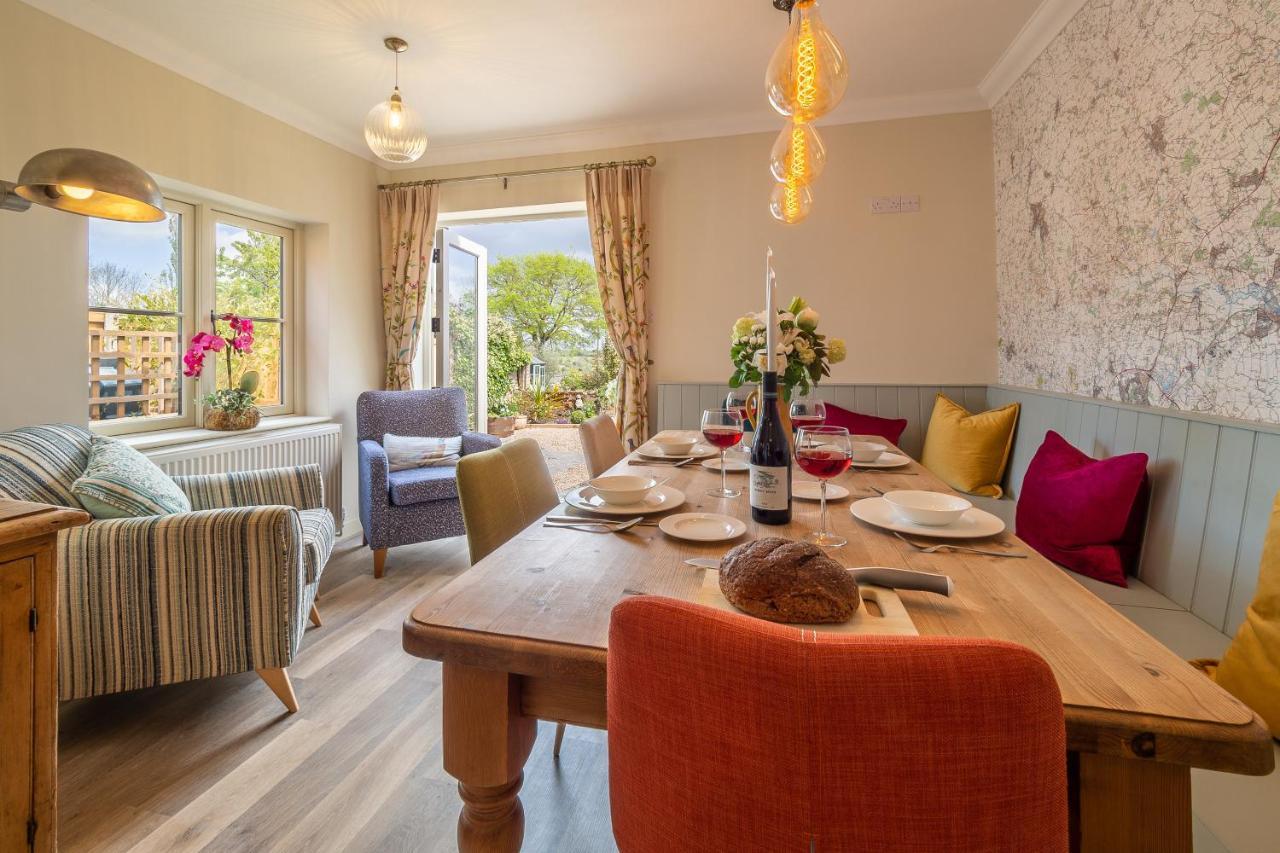 Immaculate Luxury Retreat In Pretty Village With Great Pubs - Box Valley Cottage 스톡바이네이랜드 외부 사진