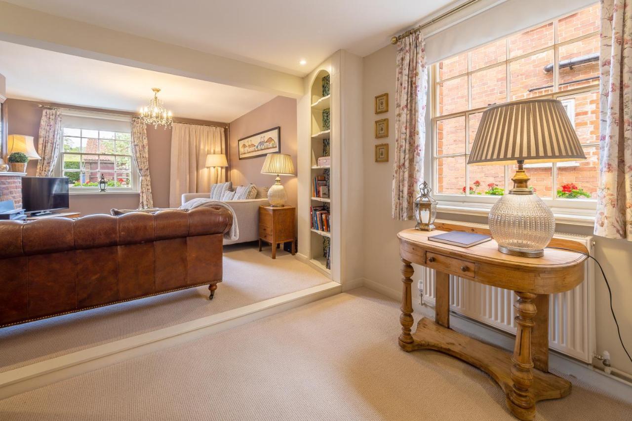 Immaculate Luxury Retreat In Pretty Village With Great Pubs - Box Valley Cottage 스톡바이네이랜드 외부 사진