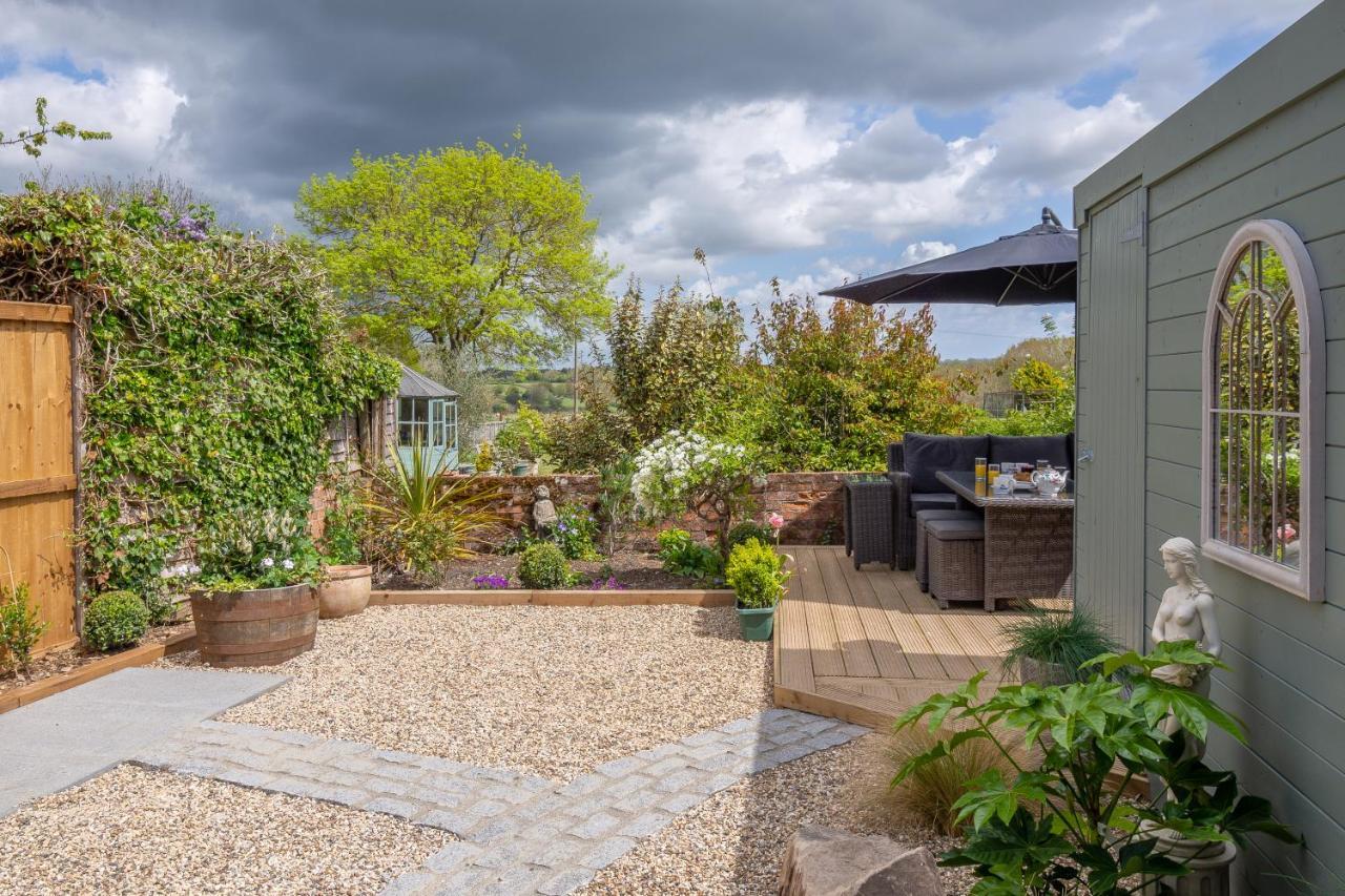 Immaculate Luxury Retreat In Pretty Village With Great Pubs - Box Valley Cottage 스톡바이네이랜드 외부 사진
