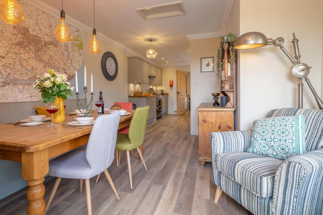 Immaculate Luxury Retreat In Pretty Village With Great Pubs - Box Valley Cottage 스톡바이네이랜드 외부 사진