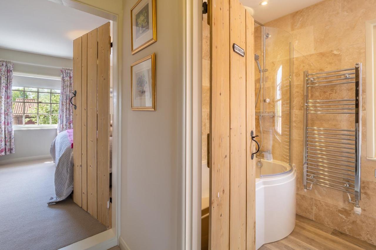 Immaculate Luxury Retreat In Pretty Village With Great Pubs - Box Valley Cottage 스톡바이네이랜드 외부 사진