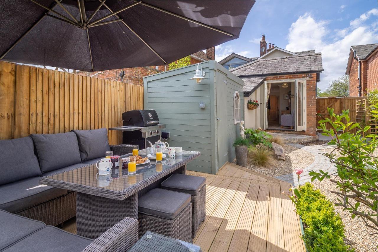 Immaculate Luxury Retreat In Pretty Village With Great Pubs - Box Valley Cottage 스톡바이네이랜드 외부 사진