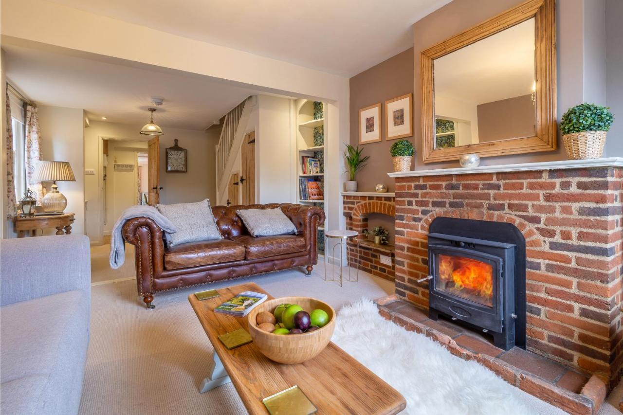 Immaculate Luxury Retreat In Pretty Village With Great Pubs - Box Valley Cottage 스톡바이네이랜드 외부 사진